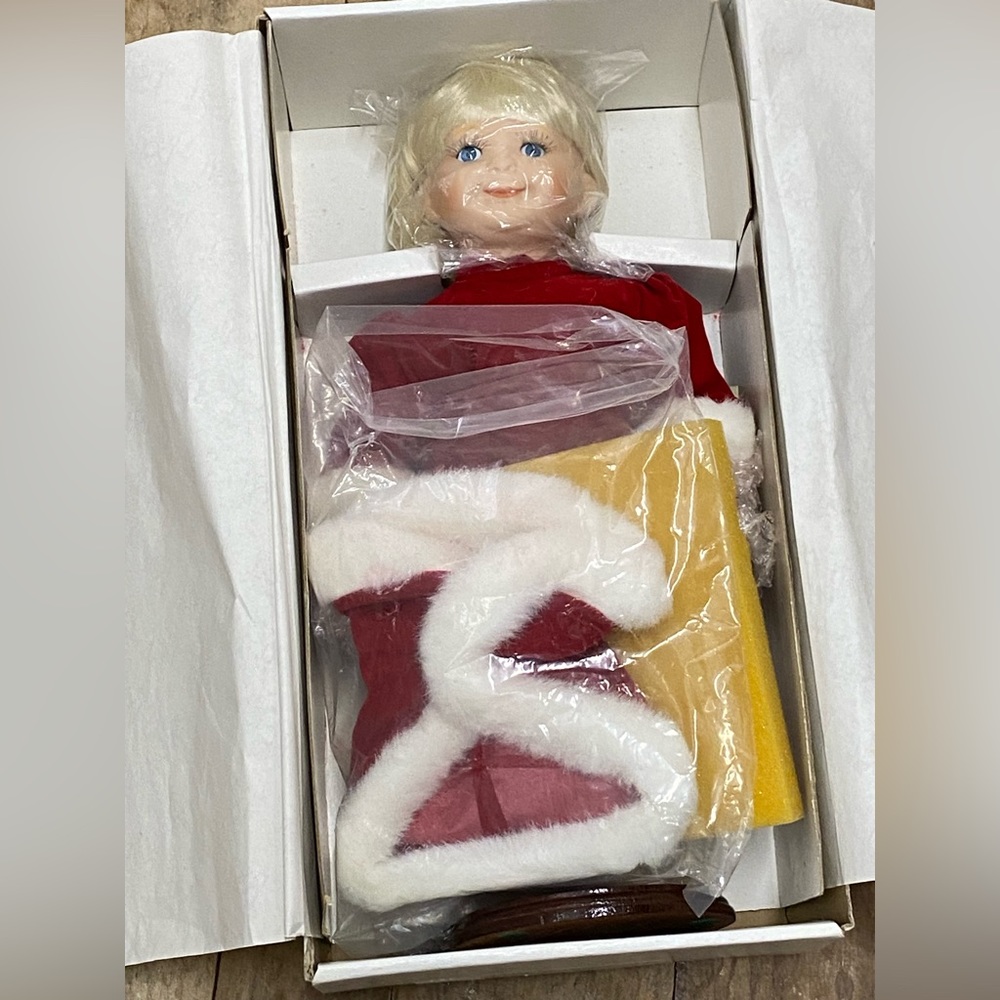 Porcelain Dynasty Doll Collection NIB - Carol